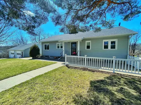 415 Riverview Dr, Decorah, IA 52101 photo 1
