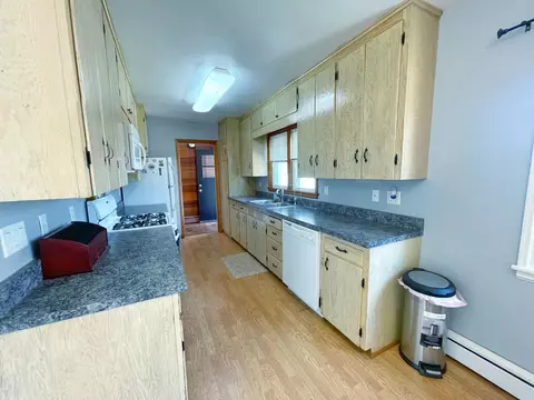 415 Riverview Dr, Decorah, IA 52101 photo 2