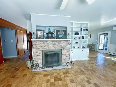 415 Riverview Dr, Decorah, IA 52101 photo 7