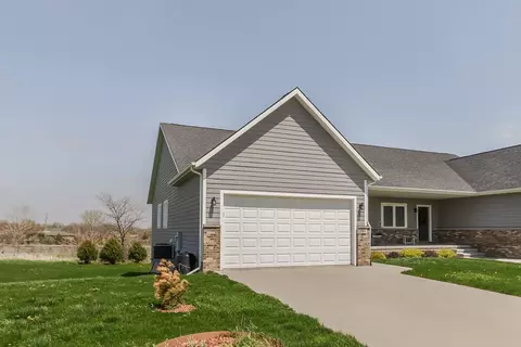 1966 Red Tail Dr, Waterloo, IA 50701 photo 2