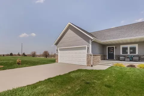 1966 Red Tail Dr, Waterloo, IA 50701 photo 3