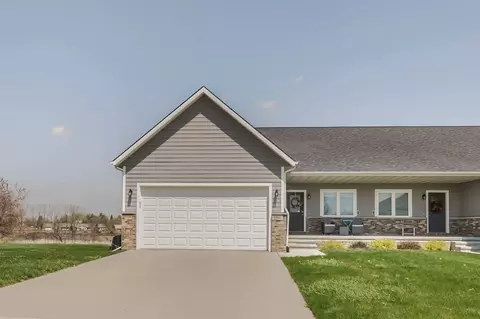 1966 Red Tail Dr, Waterloo, IA 50701 photo 1