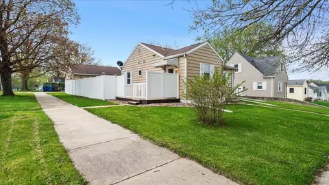1180 Cornwall, Waterloo, IA 50702 photo 2
