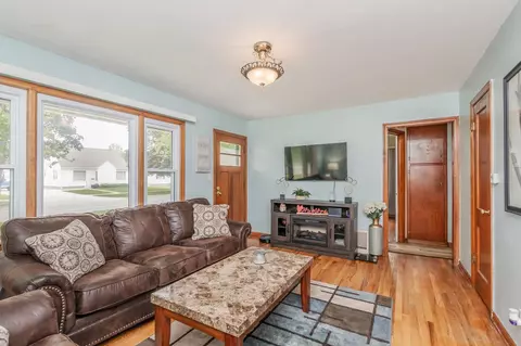 1106 E Mitchell Ave, Waterloo, IA 50702 photo 3