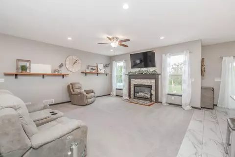 4440 Charm Dr, Waterloo, IA 50701 photo 4