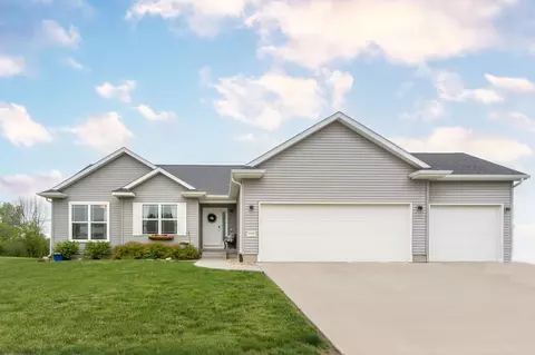 4440 Charm Dr, Waterloo, IA 50701 photo 1