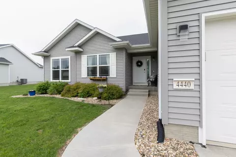 4440 Charm Dr, Waterloo, IA 50701 photo 2