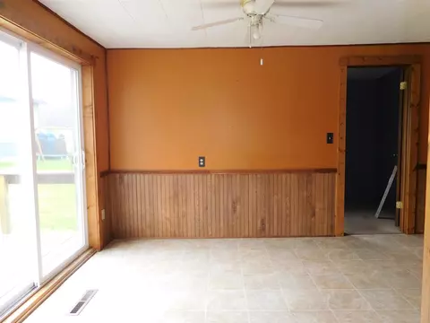 125 E 3rd St, Cresco, IA 52136 photo 7