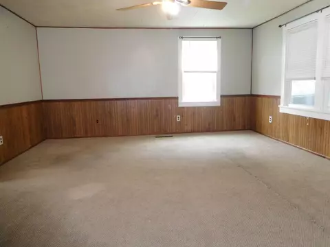 125 E 3rd St, Cresco, IA 52136 photo 4