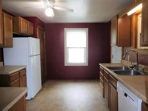 125 E 3rd St, Cresco, IA 52136 photo 8
