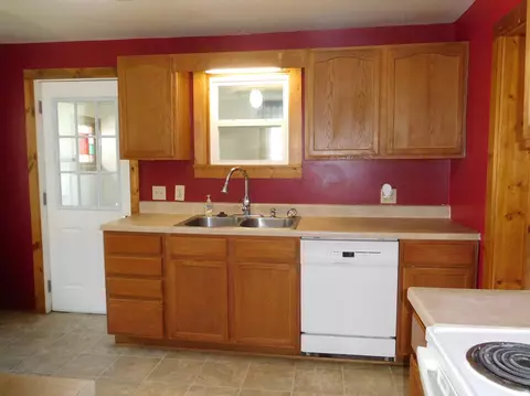 125 E 3rd St, Cresco, IA 52136 photo 9
