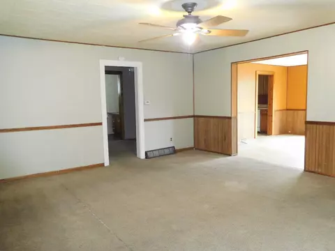 125 E 3rd St, Cresco, IA 52136 photo 5
