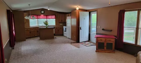 704 Mill Ave, Elgin, IA 52141 photo 4