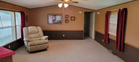 704 Mill Ave, Elgin, IA 52141 photo 5
