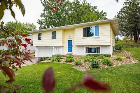 223 Westbourne Rd, Waterloo, IA 50701 photo 2