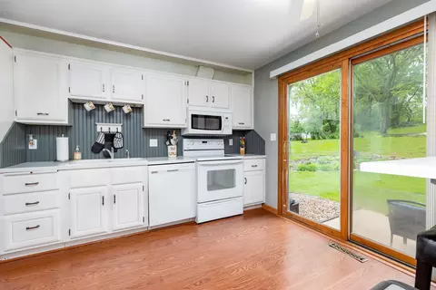223 Westbourne Rd, Waterloo, IA 50701 photo 10