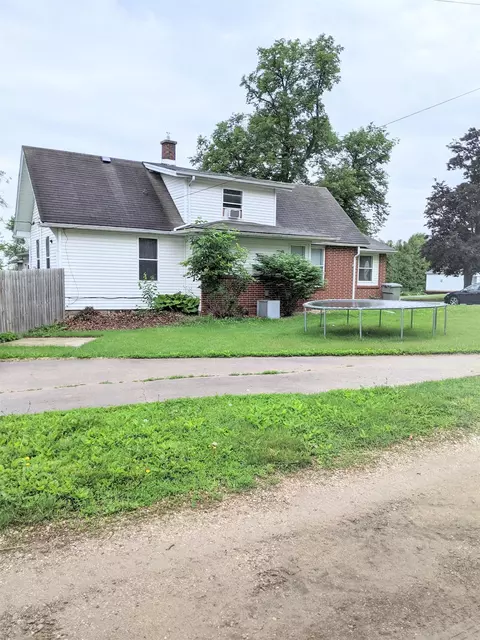 610 Grace St, Gladbrook, IA 50635 photo 2
