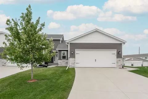 710 Grindstone Cir, Waterloo, IA 50702 photo 1