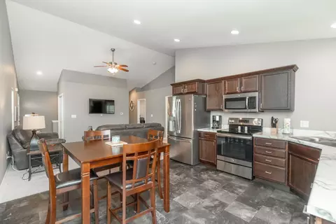 710 Grindstone Cir, Waterloo, IA 50702 photo 10