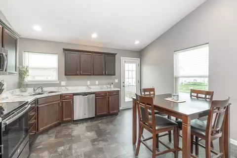 710 Grindstone Cir, Waterloo, IA 50702 photo 8