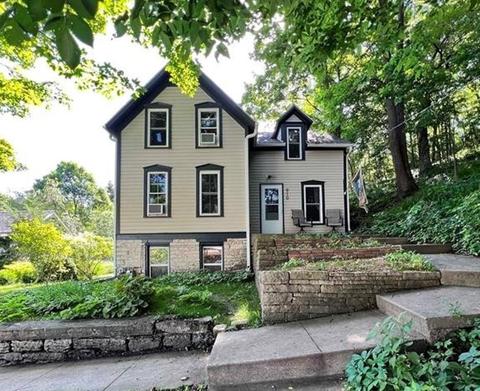 910 Maple Ave, Decorah, IA 52101 photo 1