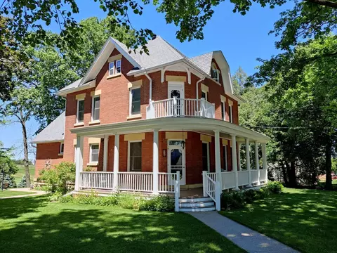 313 N Page St, Monona, IA 52159