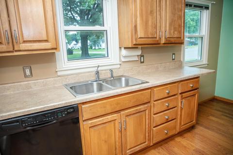 1180 E Mitchell Ave, Waterloo, IA 50702 photo 11