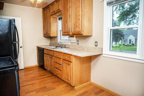 1180 E Mitchell Ave, Waterloo, IA 50702 photo 9