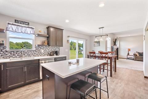 4432 Charm Dr, Waterloo, IA 50701 photo 9