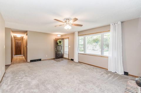 2005 W 12th St, Cedar Falls, IA 50613 photo 3