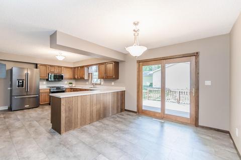 2005 W 12th St, Cedar Falls, IA 50613 photo 5