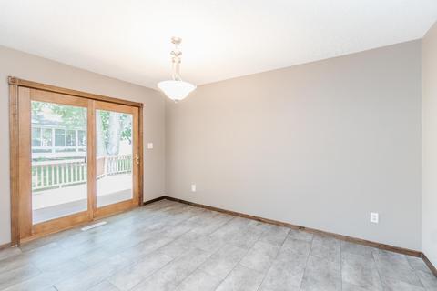 2005 W 12th St, Cedar Falls, IA 50613 photo 6