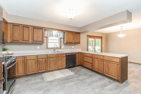 2005 W 12th St, Cedar Falls, IA 50613 photo 8