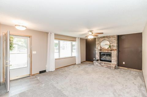 2005 W 12th St, Cedar Falls, IA 50613 photo 2