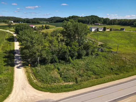 330 Th St, Strawberry Point, IA 52076