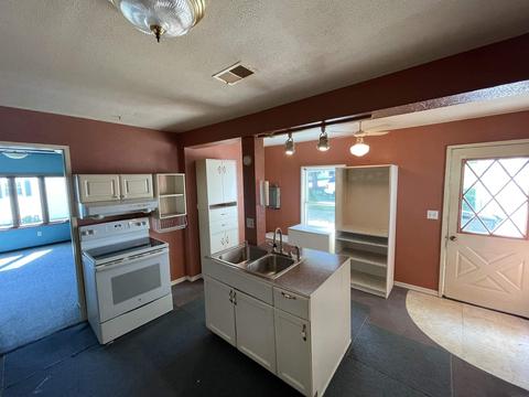 1728 E Ridgeway Ave, Waterloo, IA 50702 photo 3
