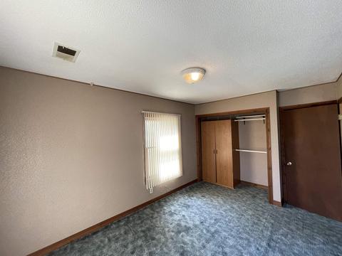 1728 E Ridgeway Ave, Waterloo, IA 50702 photo 11