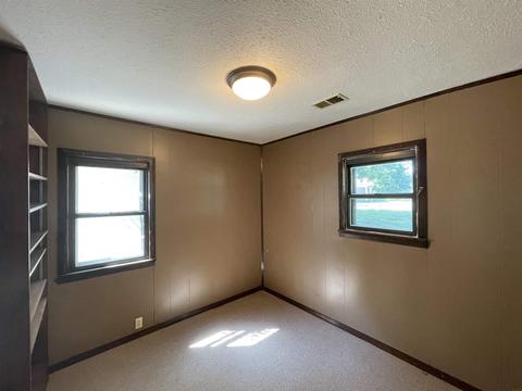 1728 E Ridgeway Ave, Waterloo, IA 50702 photo 12