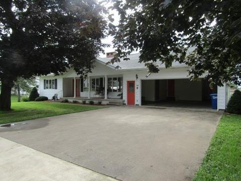 304 E Watson St, Garnavillo, IA 52049 photo 1