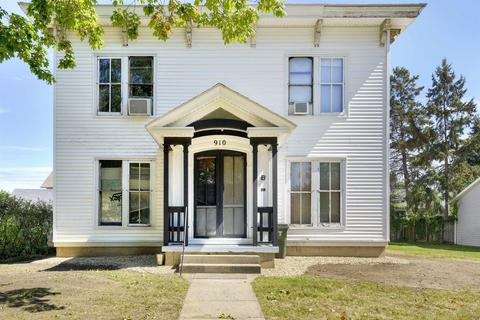 910 State St, Cedar Falls, IA 50613 photo 2