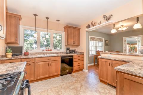 209 Ivanhoe Rd, Waterloo, IA 50701 photo 12