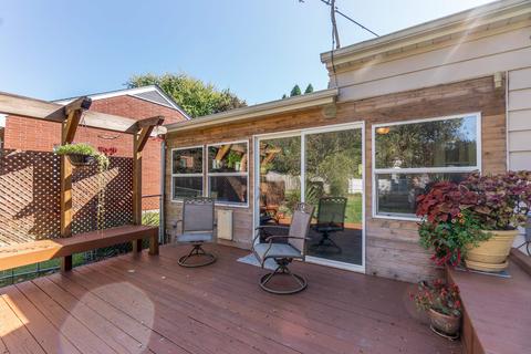 209 Ivanhoe Rd, Waterloo, IA 50701 photo 22