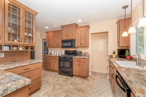 209 Ivanhoe Rd, Waterloo, IA 50701 photo 10