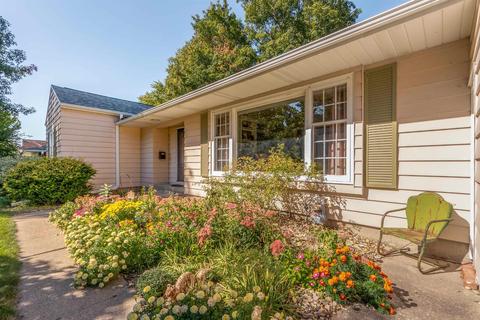 209 Ivanhoe Rd, Waterloo, IA 50701 photo 2