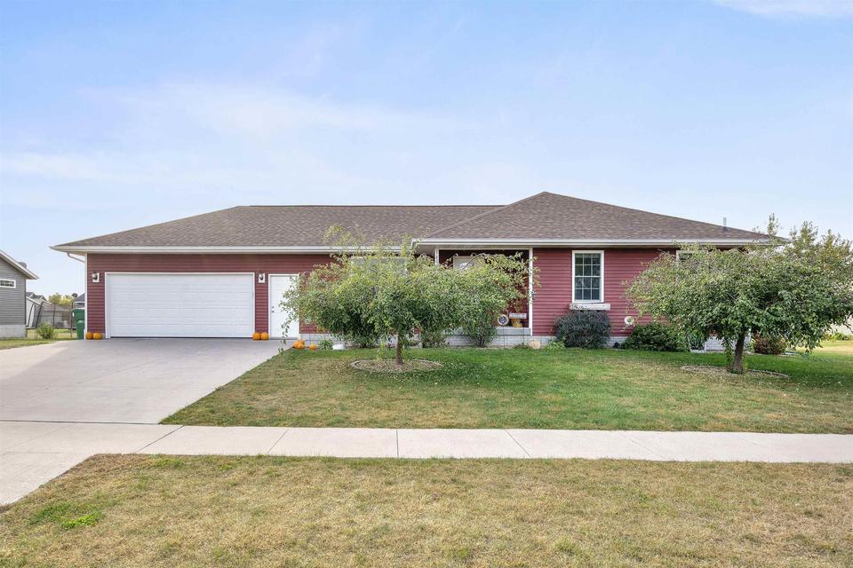 1601 SW Carrie Ave, Independence, IA 50644 25 Photos MLS 20224683