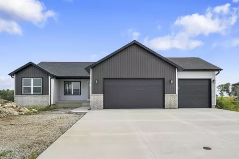 221 Willow Oak Dr, Hudson, IA 50643