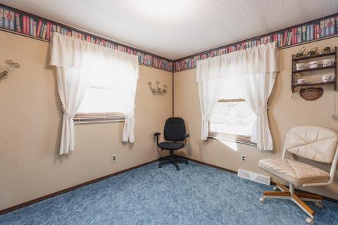 320 S Hackett Rd, Waterloo, IA 50701 photo 14
