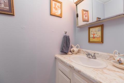320 S Hackett Rd, Waterloo, IA 50701 photo 13