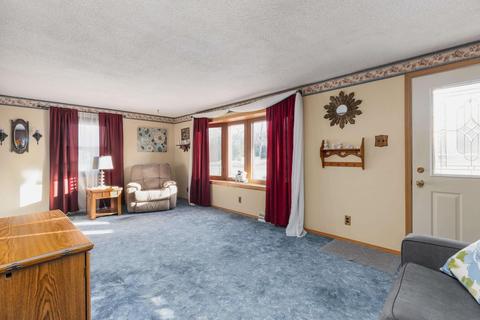 320 S Hackett Rd, Waterloo, IA 50701 photo 4