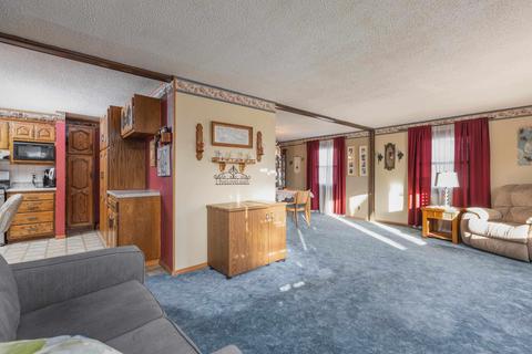 320 S Hackett Rd, Waterloo, IA 50701 photo 3